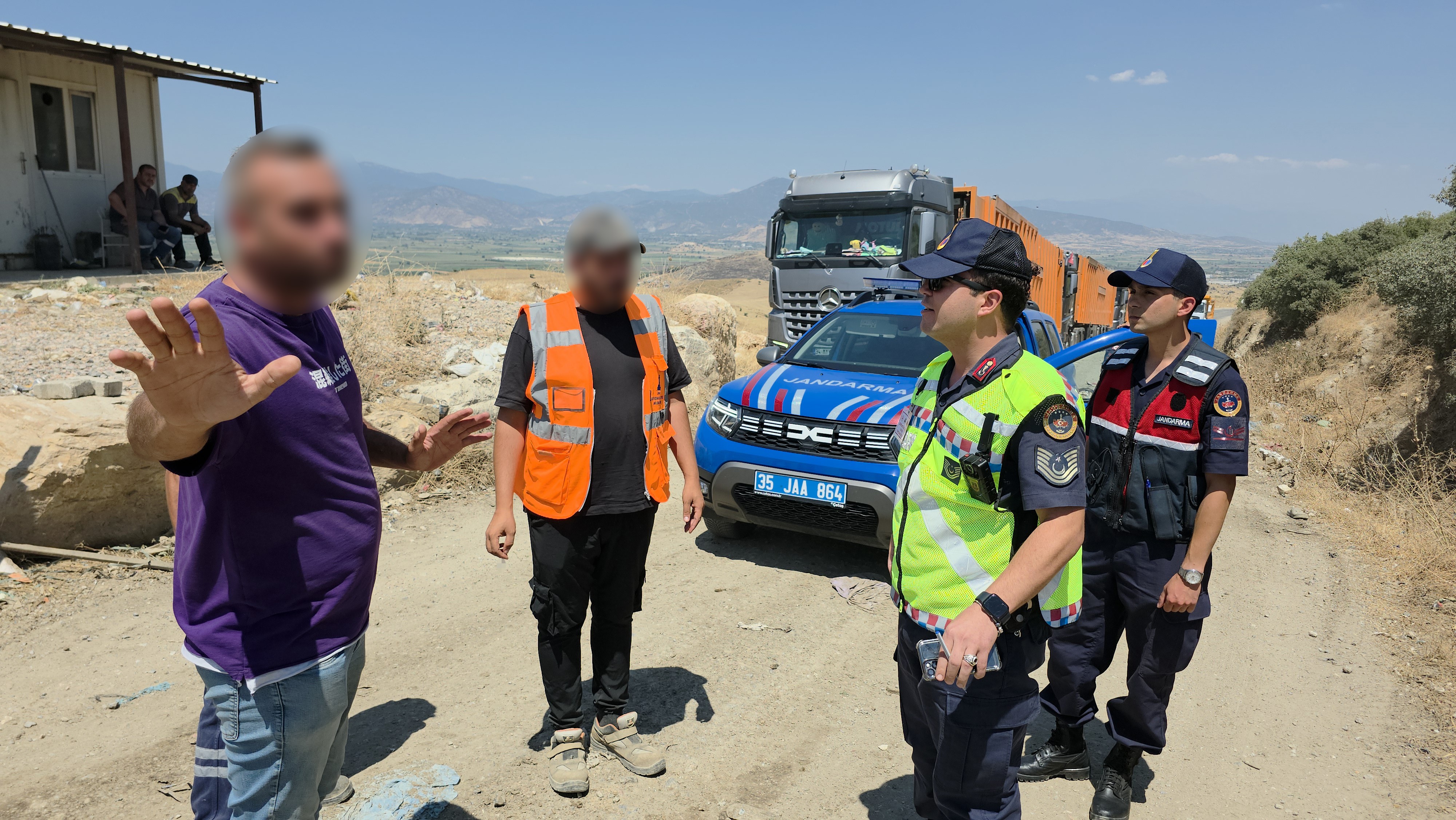 Çöplerin Taşındığı Ilçe Ayağa Kalktı (3)
