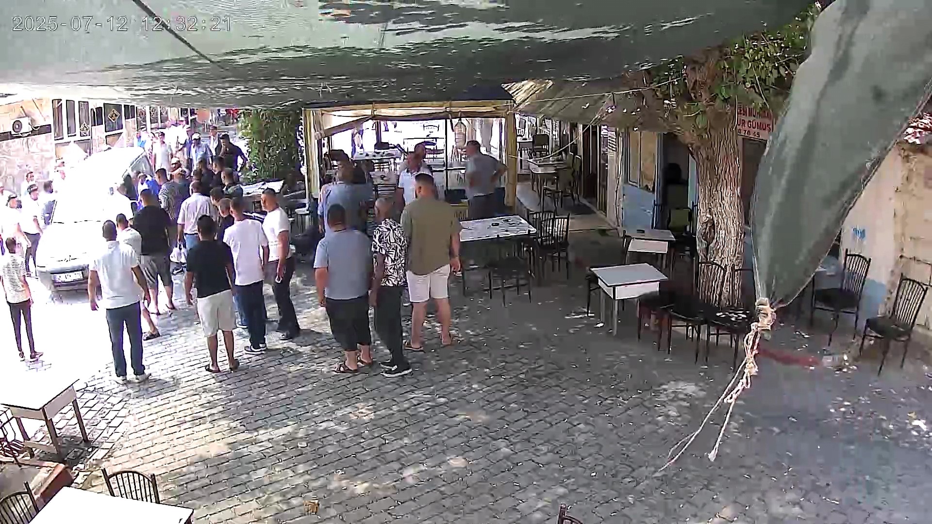 Ecel Kahvede Yakaladı