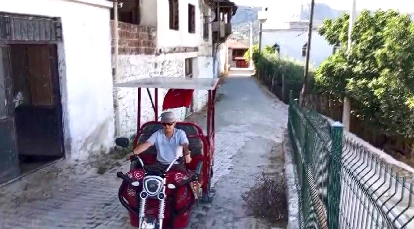 Elektrikli Motosiklete Güneş Paneli Taktı (2)