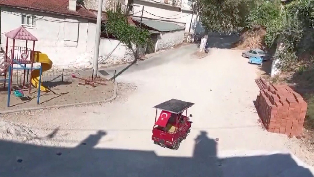 Elektrikli Motosiklete Güneş Paneli Taktı