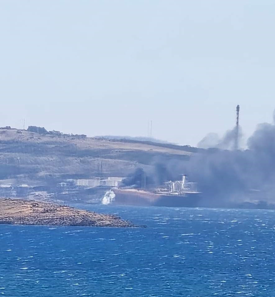 İzmir Aliağa'da Sökümdeki Tanker Gemide Yangın (4)