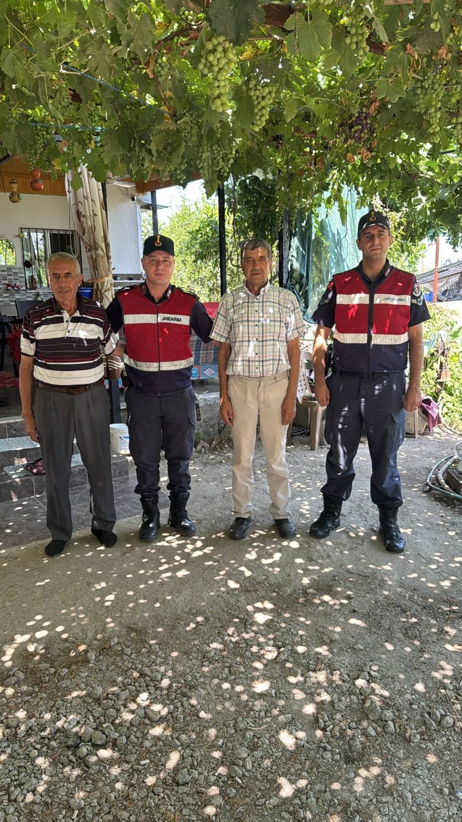 Jandarma Şehit Ve Gazilerin Ailelerini Yalnız Bırakmıyor (2)