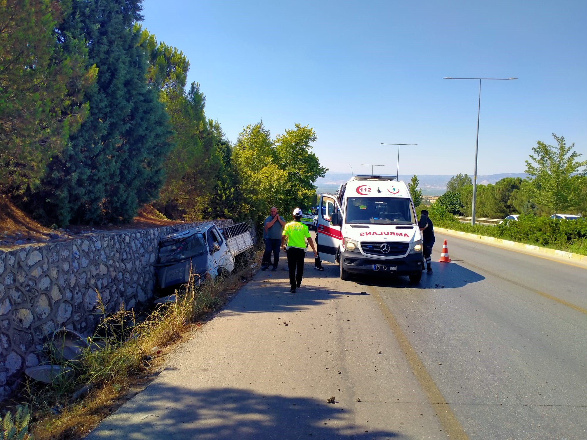 Kamyonet Yoldan Çıktı (3)