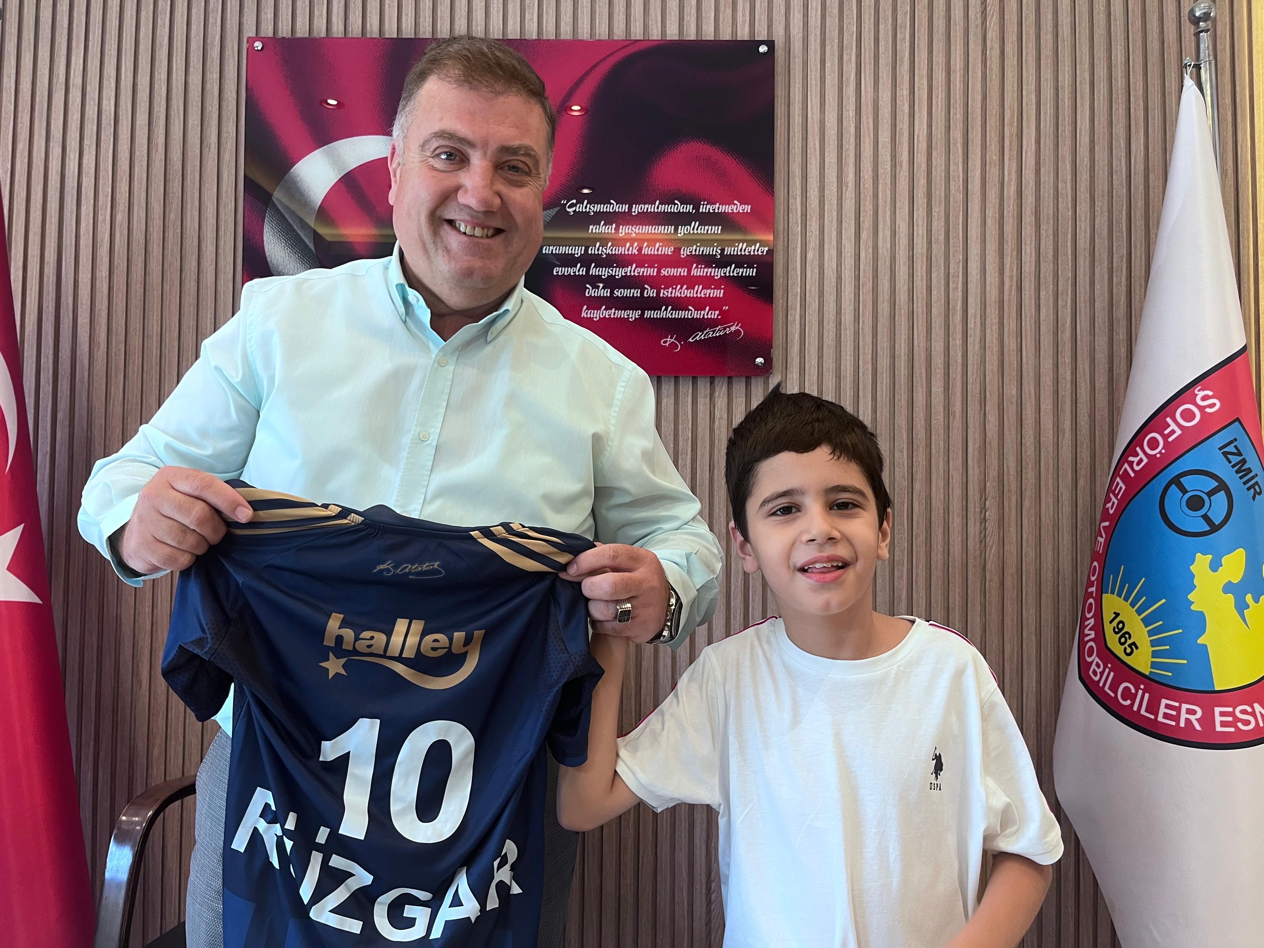 Lösemi Hastası Rüzgar Okula Gidemedi, Kendi Kendine Okumayı Öğrendi