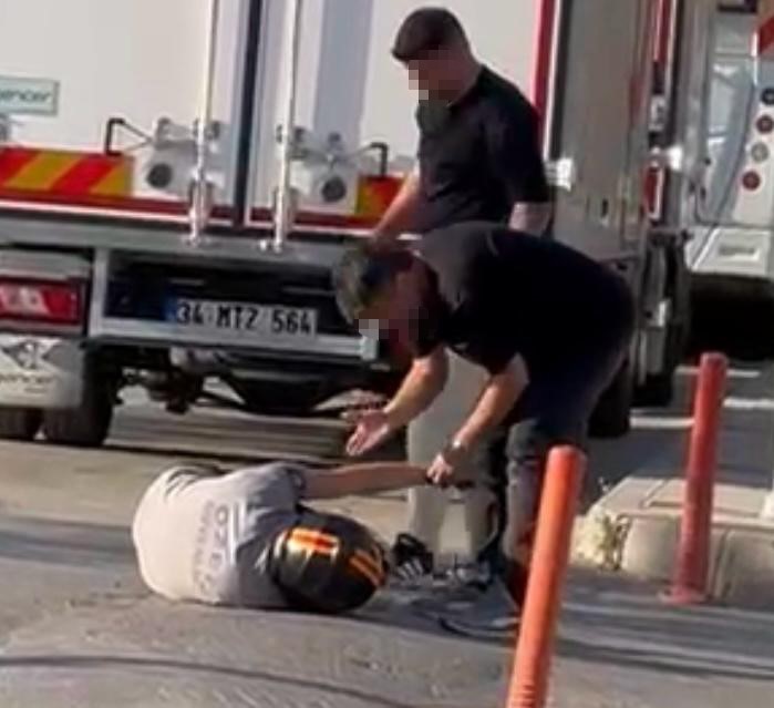 Motosikletliyi Yerde Tekmelediler (3)