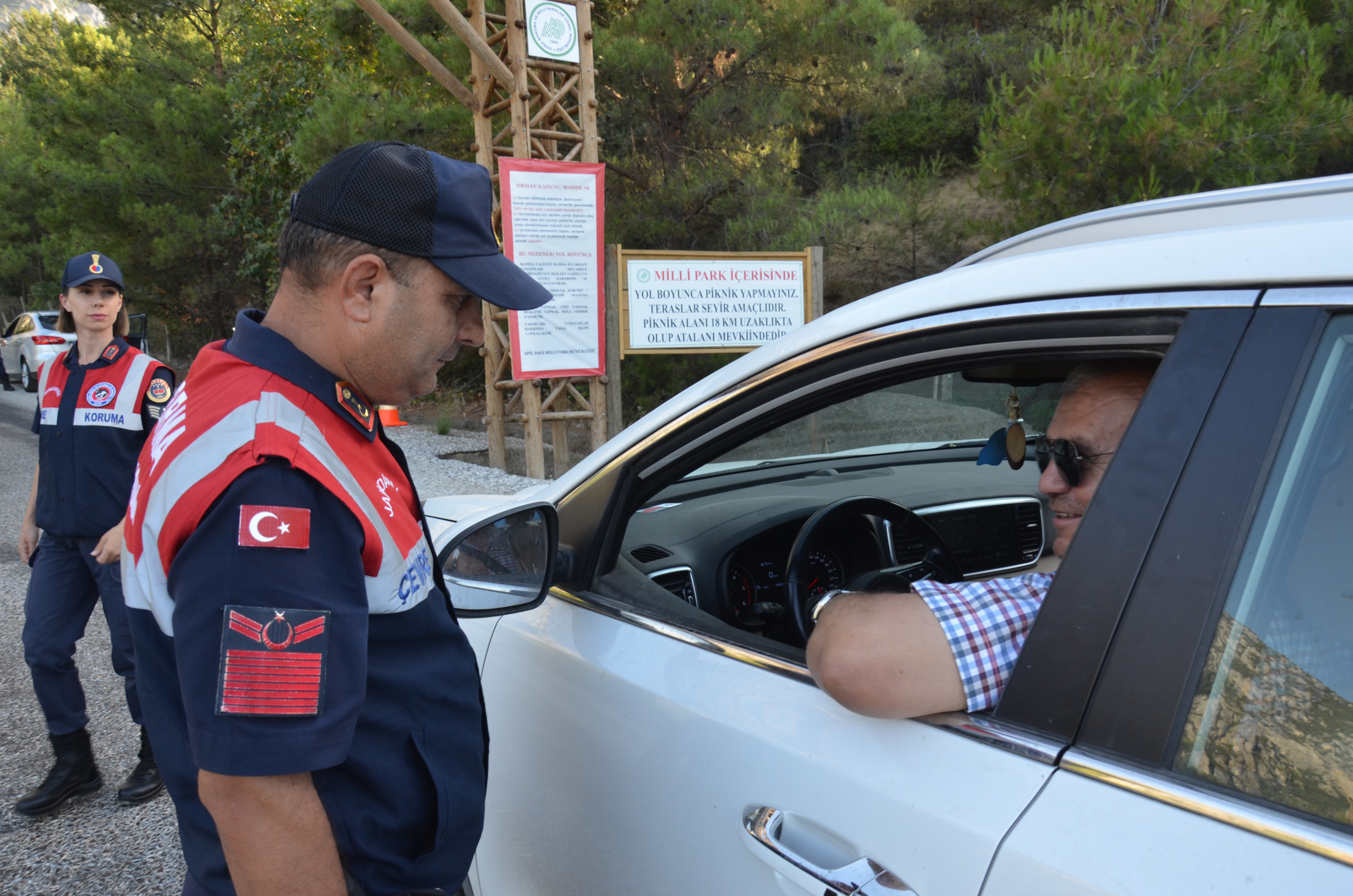 Ormanın Içinde Yakalandılar (8)