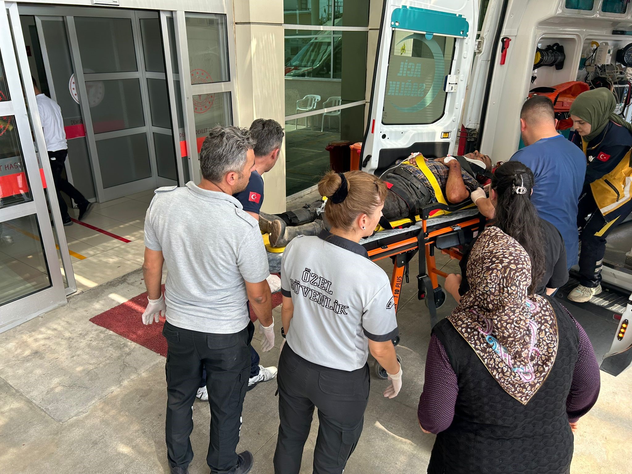 Otomobil Ağaca Çarptı 1 Ölü 4 Yaralı (4)