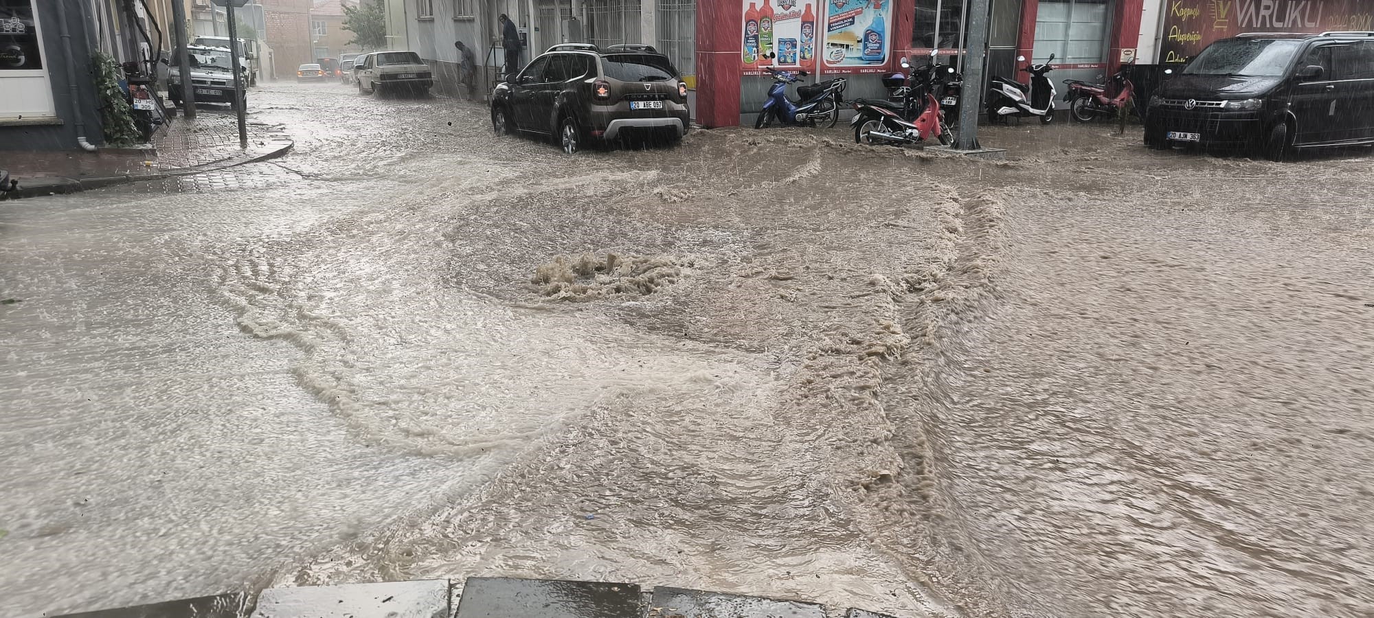 Sağanak Yağış Taşkına Neden Oldu (4)