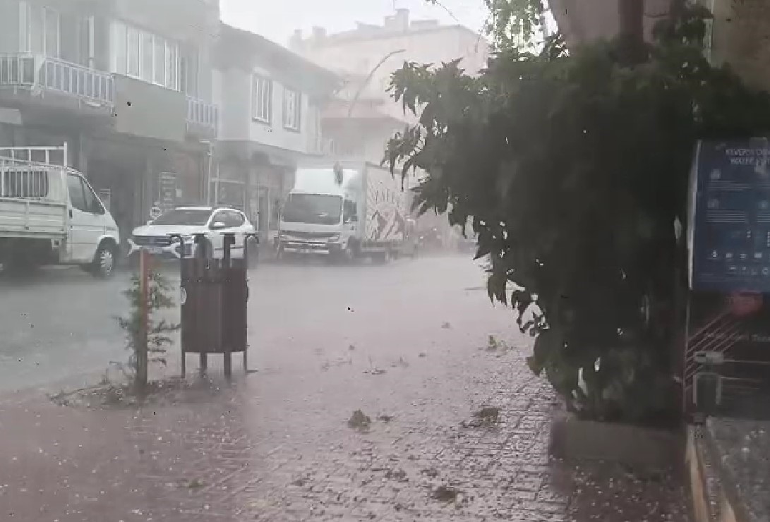 Sağanak Yağış Taşkına Neden Oldu (5)