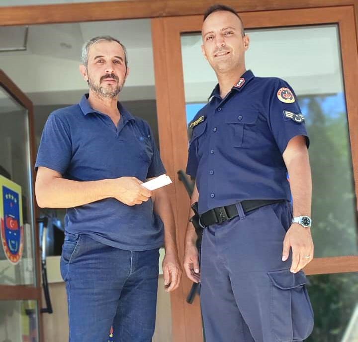 Servis Şoförü Yangında 5 Bin Lira Buldu, Jandarma Sahibine Ulaştırdı