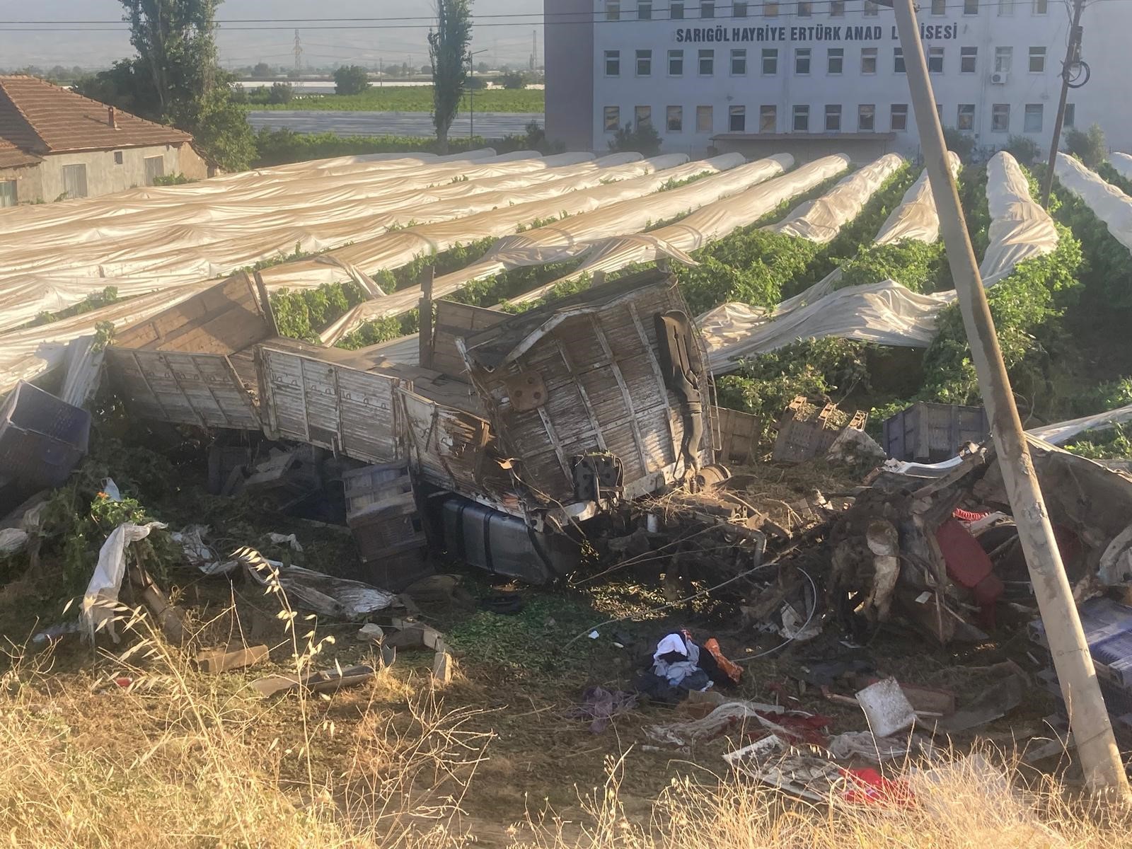 Tır Şoförü Hayatını Kaybetti (3)