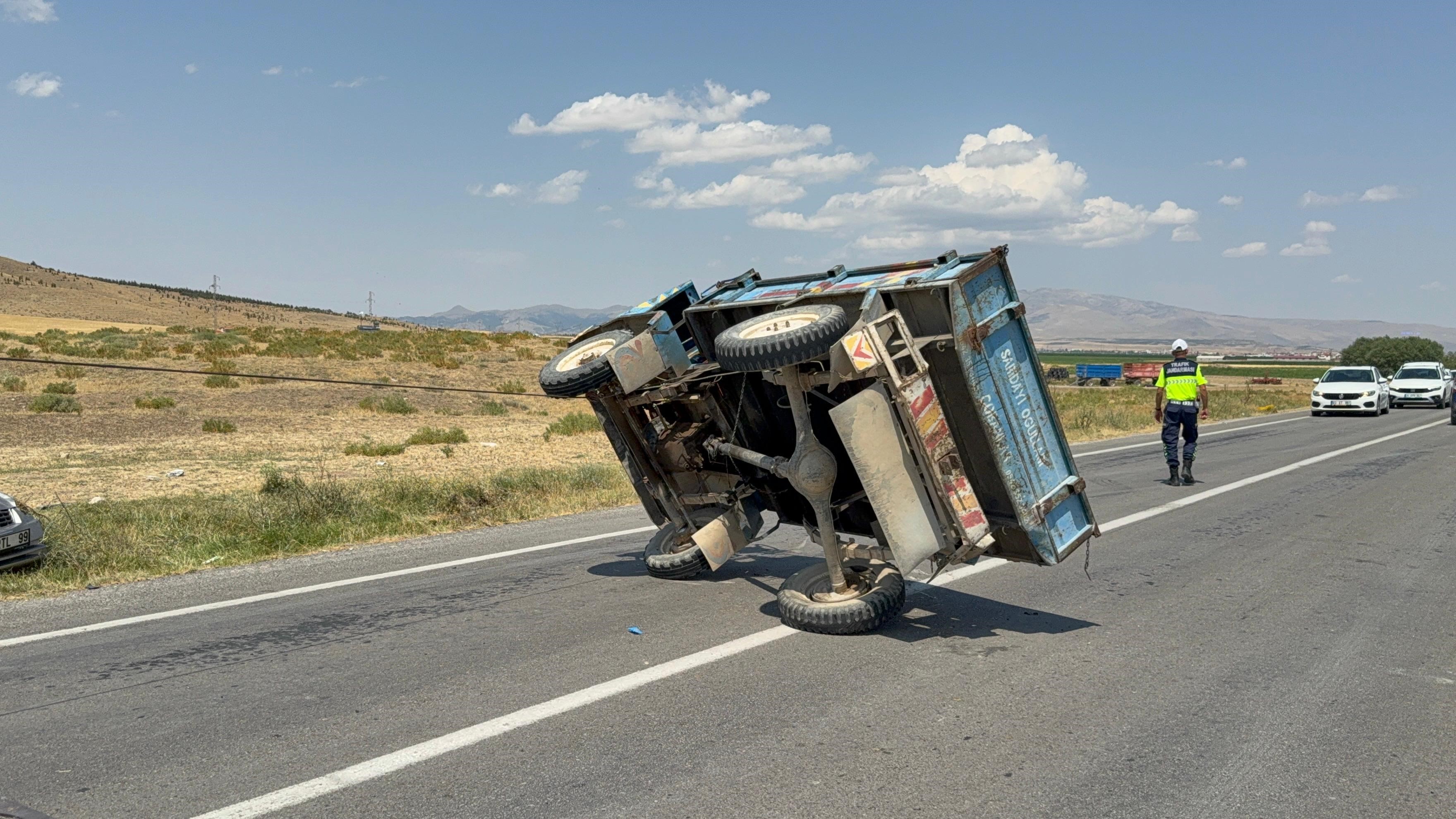 Yol Ortasına Devrildi (3)