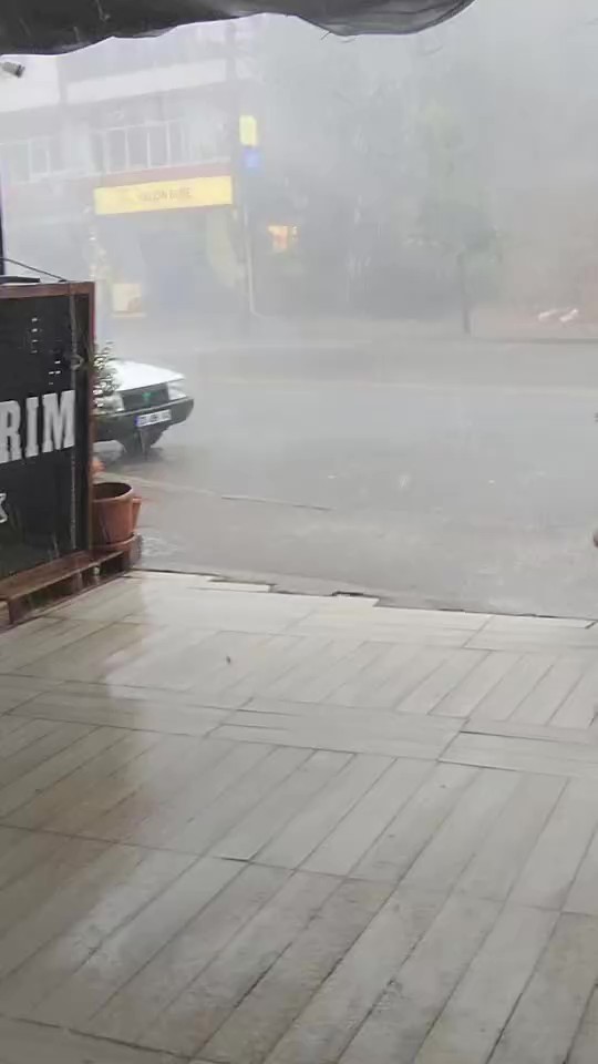 Yollar Göle Döndü, Sürücüler Zor Anlar Yaşadı (3)