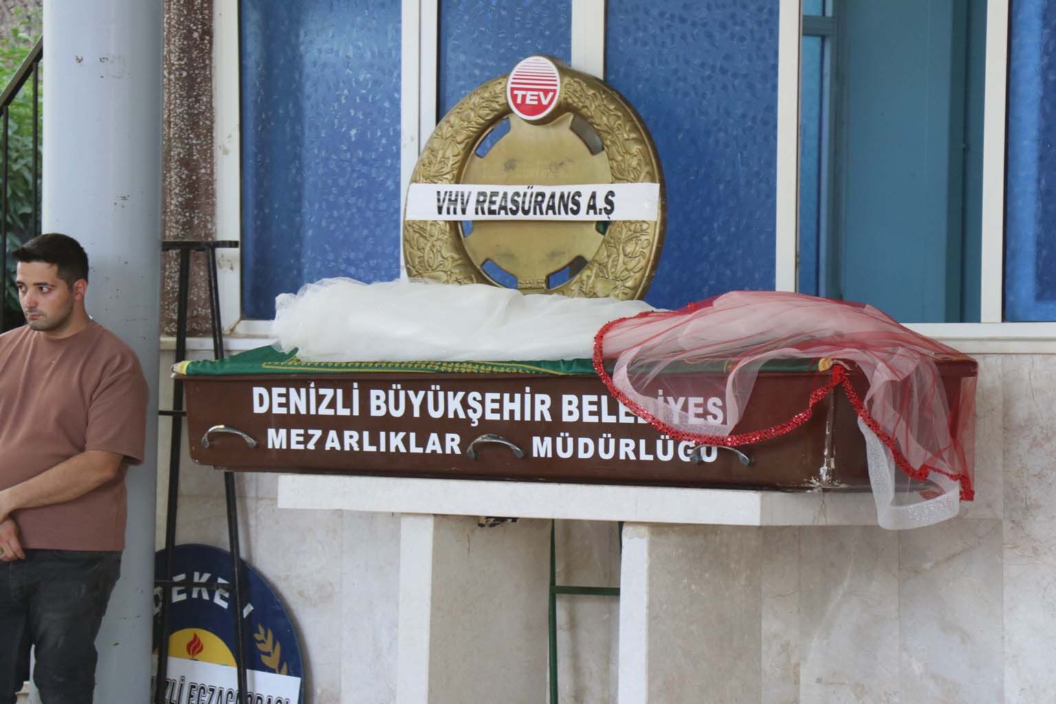 22 Yaşındaki Ezgi Duvakla Son Yolculuğuna Uğurlandı (2)