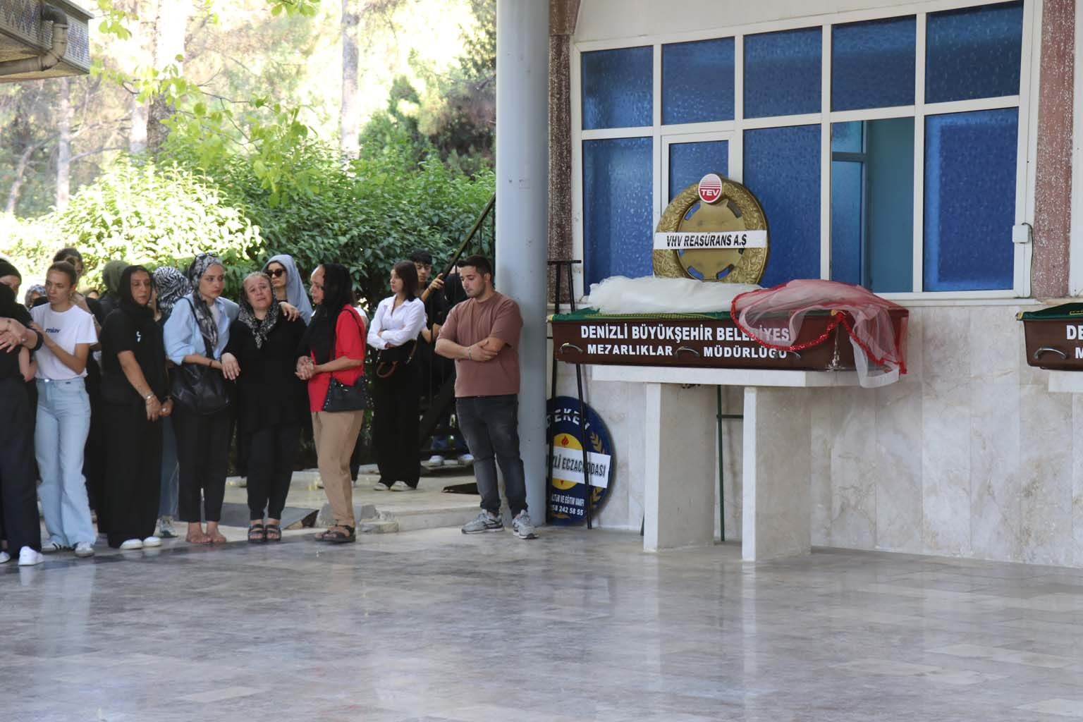 22 Yaşındaki Ezgi Duvakla Son Yolculuğuna Uğurlandı (5)
