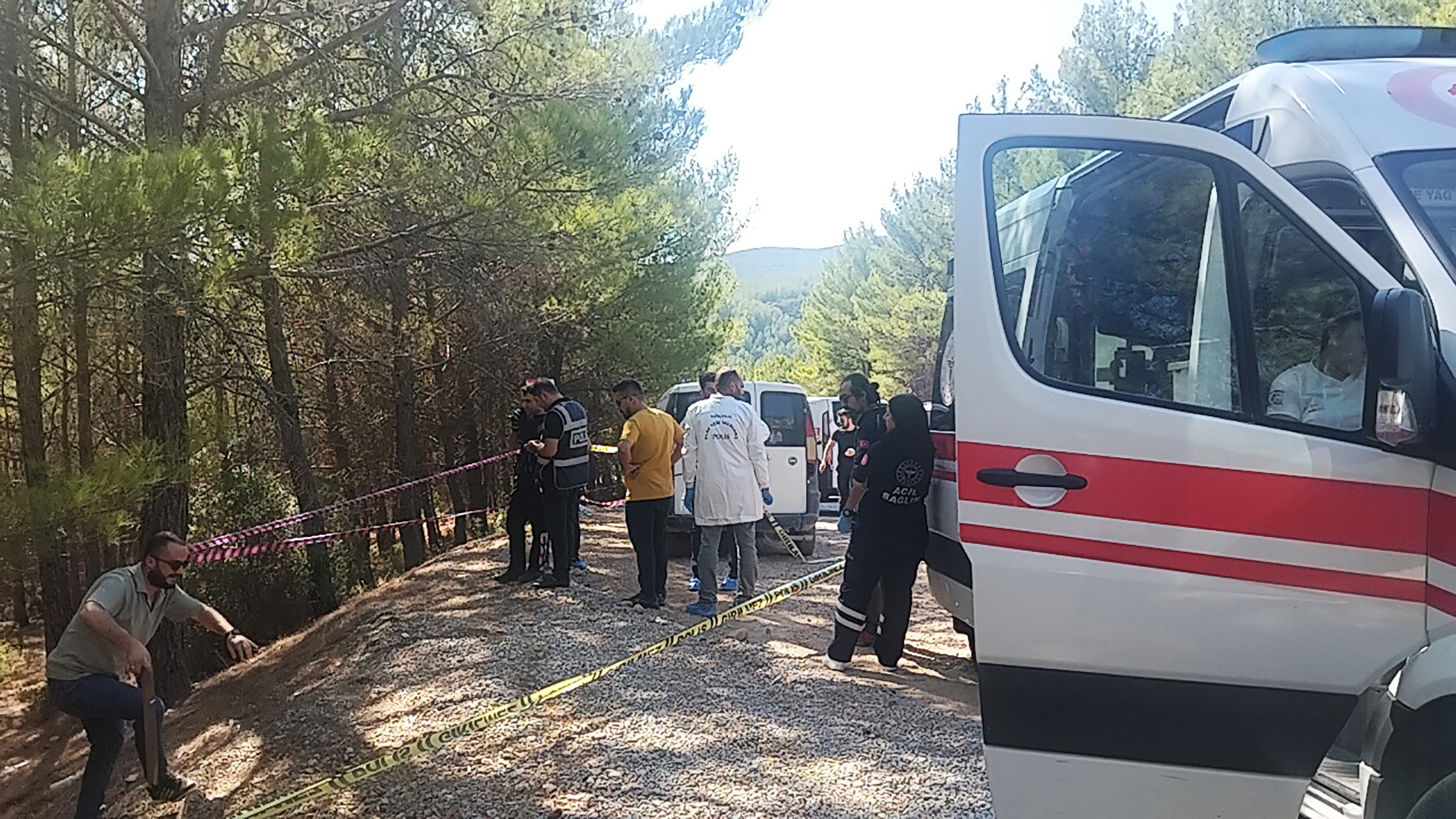 Aydın Plakalı Arabada Kanlar Içinde Bulundu (2)
