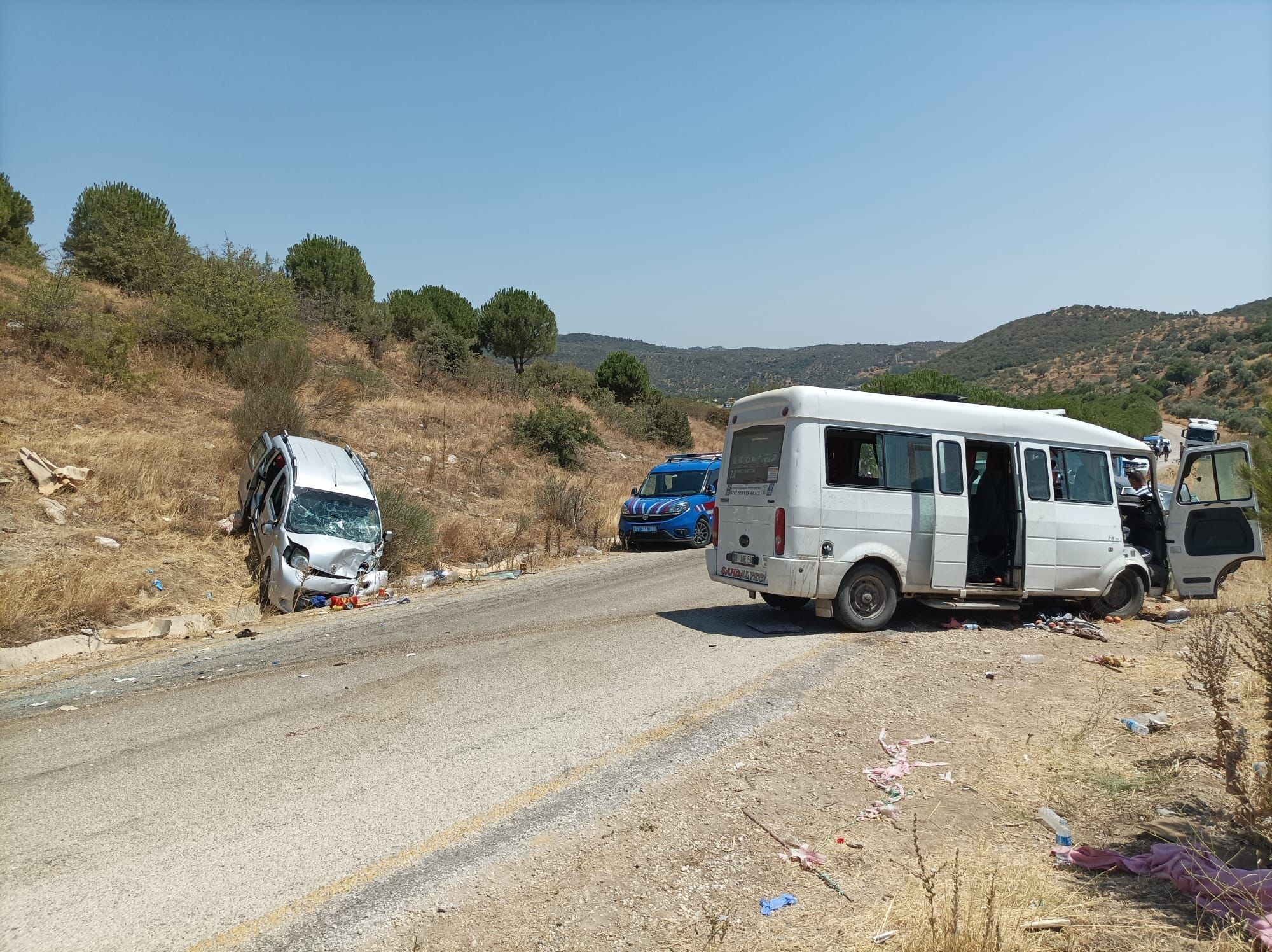 Aydın’da Incir Bahçesine Giden Servis Kaza Yaptı, 3’Ü Ağır 8 Yaralı (2)