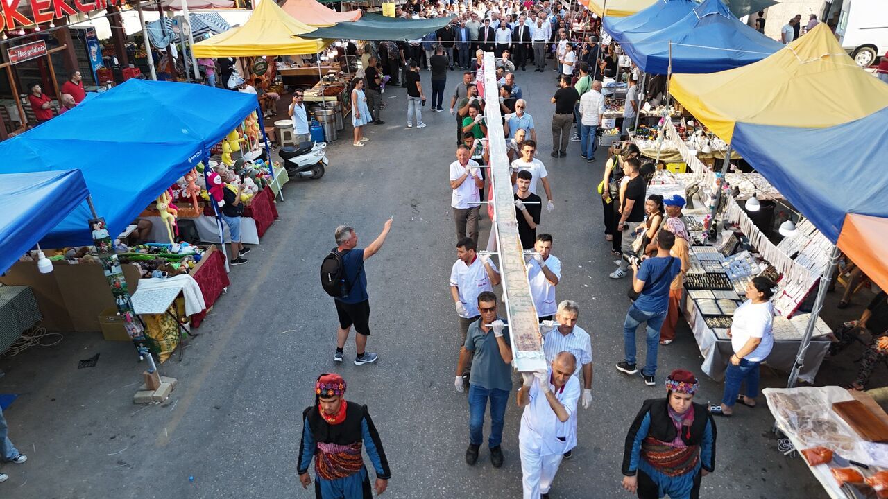 Aydın’daki Festivalde 13 Buçuk Metrelik Tahinli Pide Yapıldı (6)