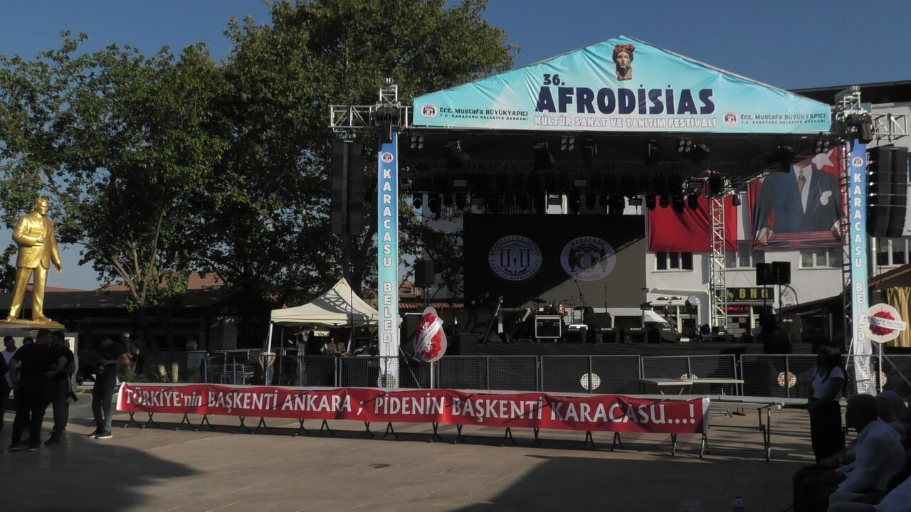 Aydın’daki Festivalde 13 Buçuk Metrelik Tahinli Pide Yapıldı (8)