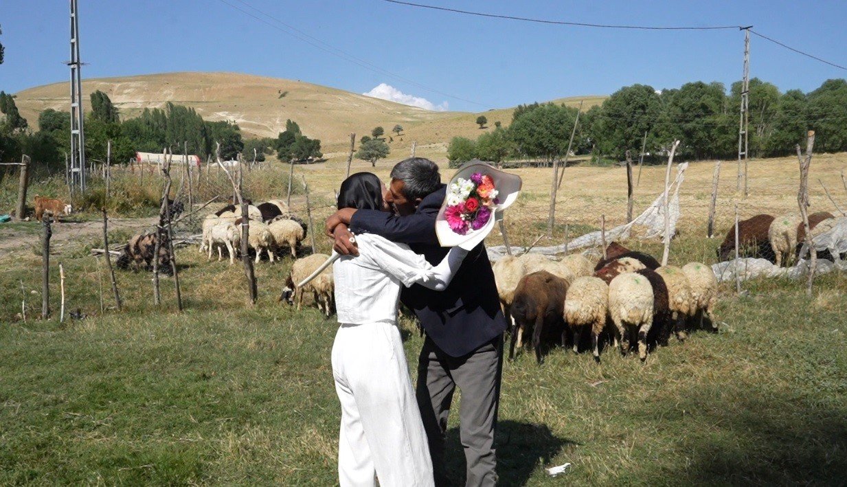Babası Çiçeklerle Karşılamıştı, Müjdeli Haberi Aydın’dan Verdi (2)