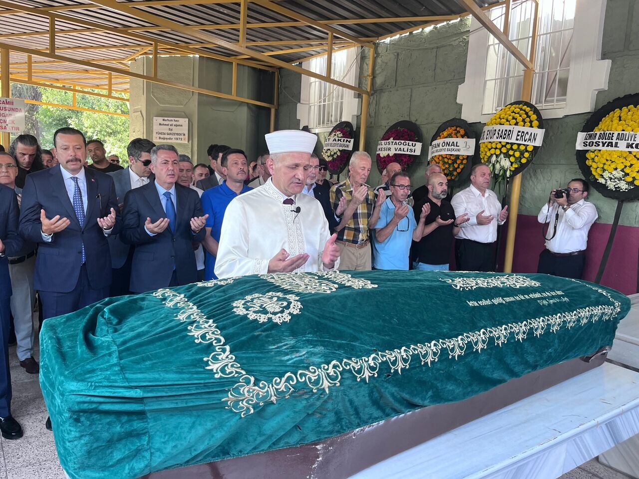 Balıkesir'deki Depremde Hayatını Kaybeden Vatandaş Son Yolculuğuna Uğurlandı (3)