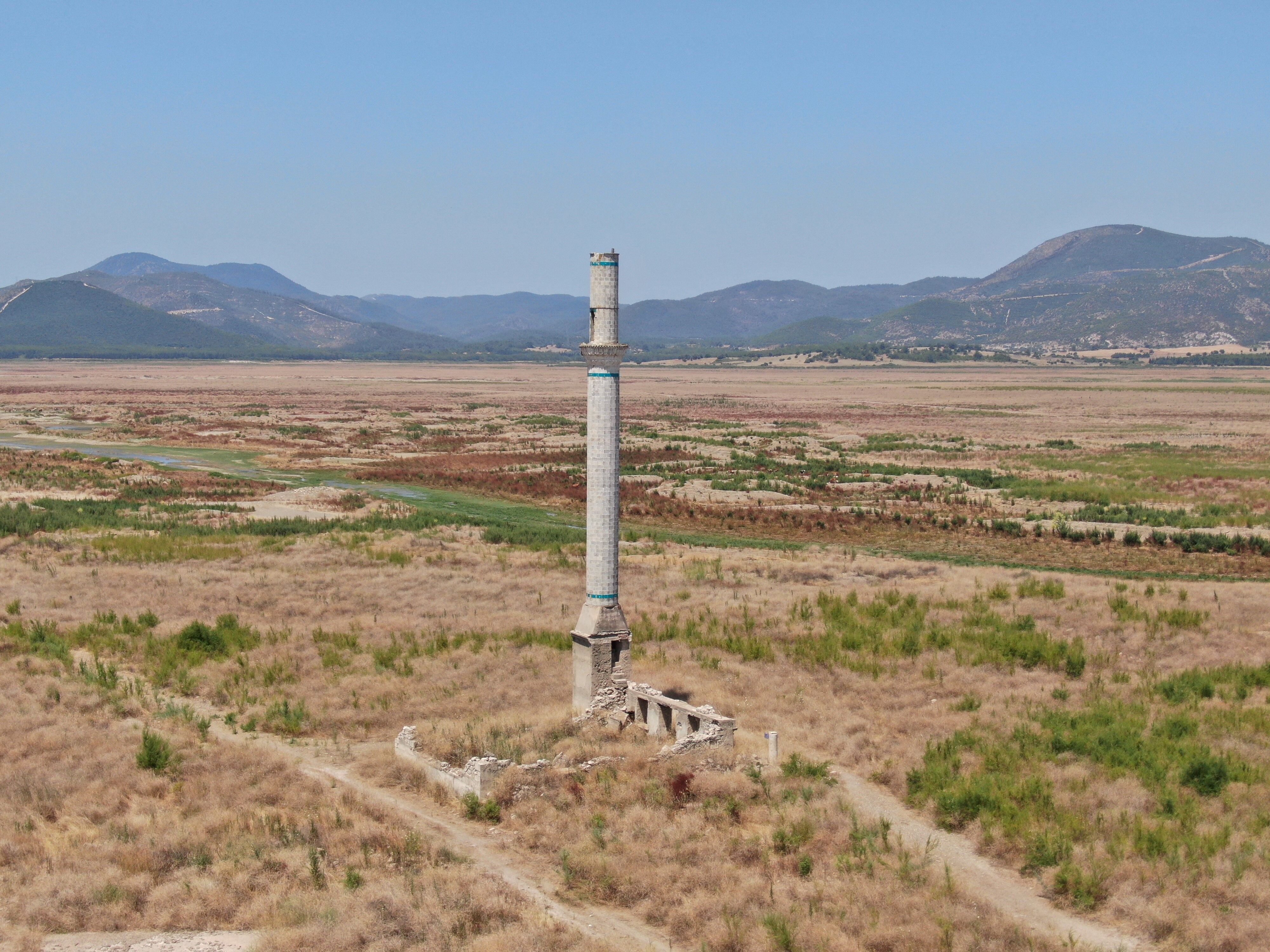 Barajlar Boşaldı, Bidonlar Doldu (6)