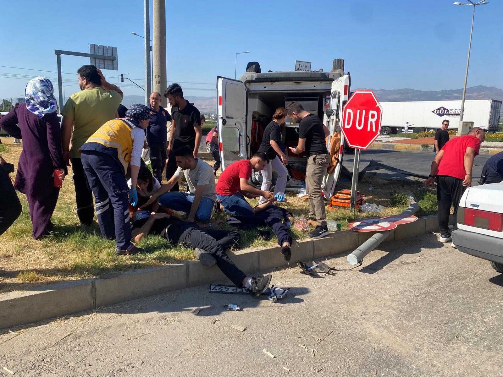 Can Pazarı.. Ambulans Otomobille Çarpıştı (3)