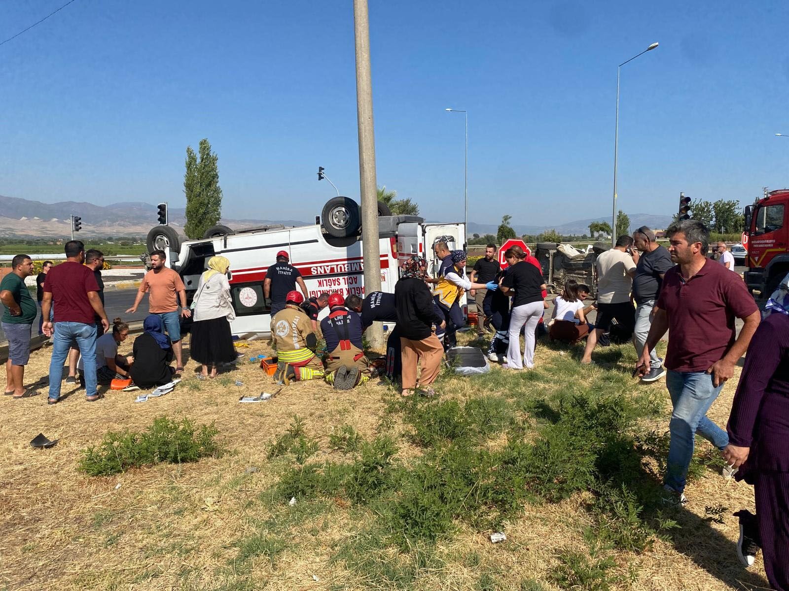 Can Pazarı.. Ambulans Otomobille Çarpıştı