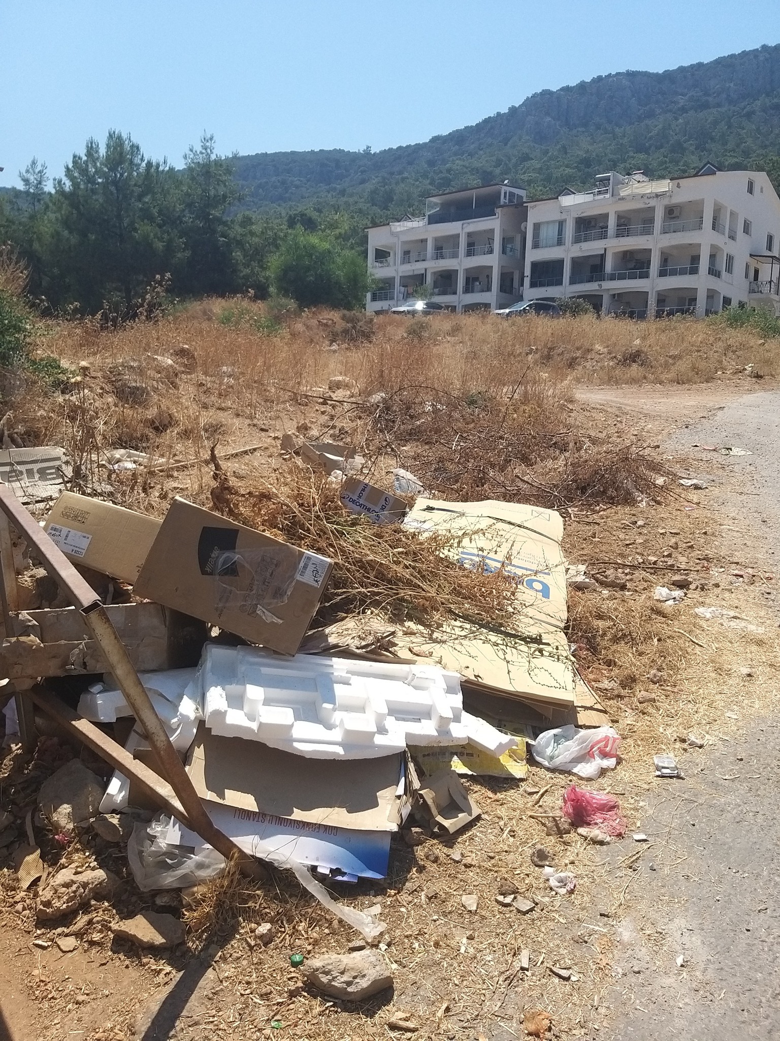 Didim Belediyesi Kenti Kaderine Terk Etti, Sokaklar Çöplüğe Döndü (3)