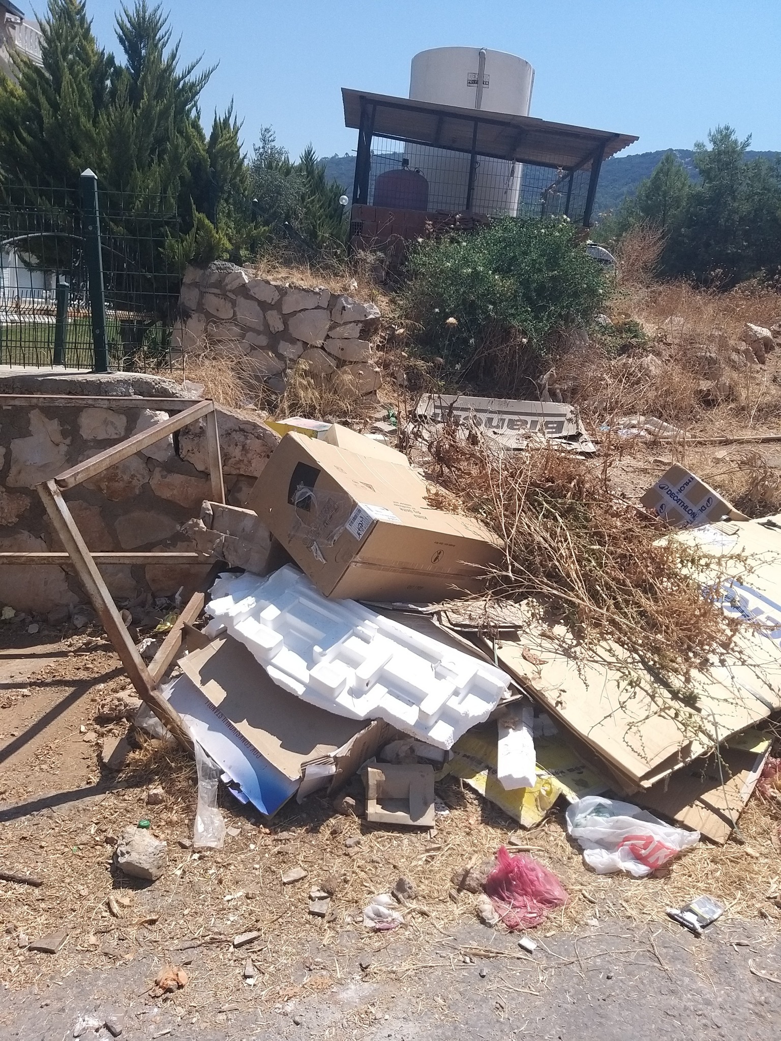 Didim Belediyesi Kenti Kaderine Terk Etti, Sokaklar Çöplüğe Döndü