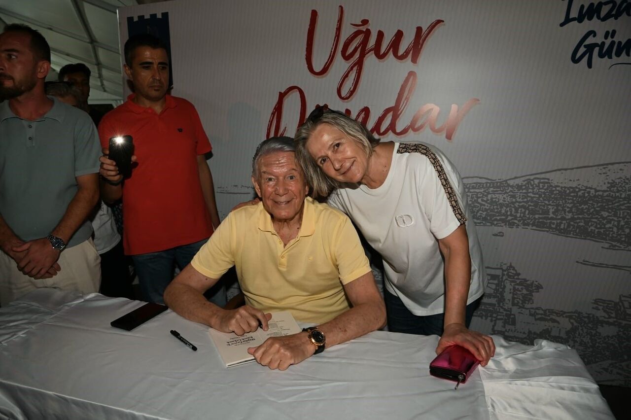 Gazeteci Uğur Dündar Kuşadası’nda Sevenleriyle Buluştu (5)