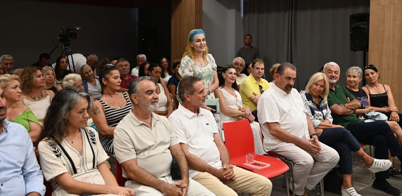 Gazeteci Uğur Dündar Kuşadası’nda Sevenleriyle Buluştu (6)