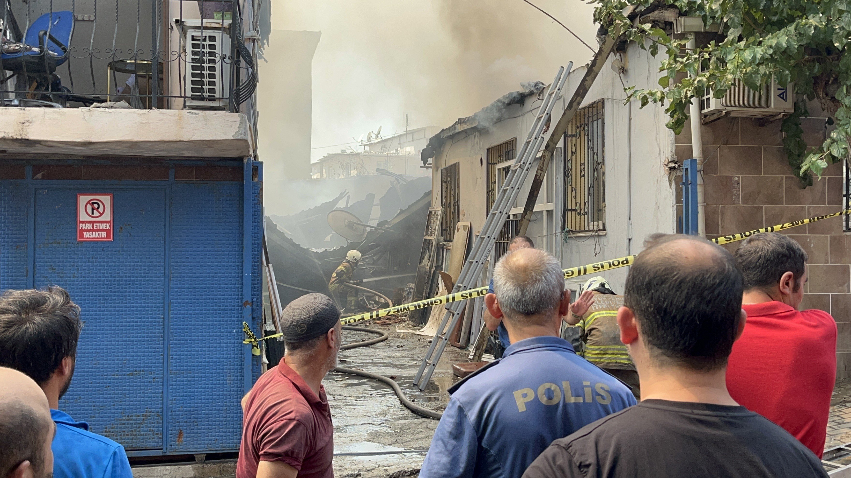 Hurdalık Yangını Büyüdü, Evler Küle Döndü (7)