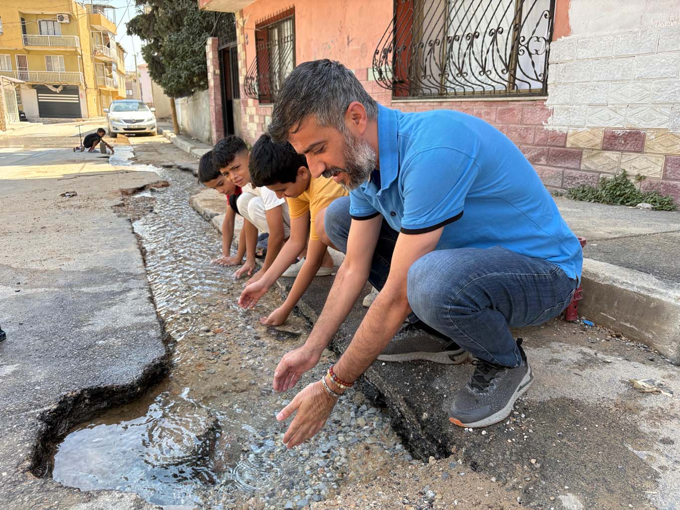 İçme Suyu Musluktan Değil Sokakta Boşa Akıyor