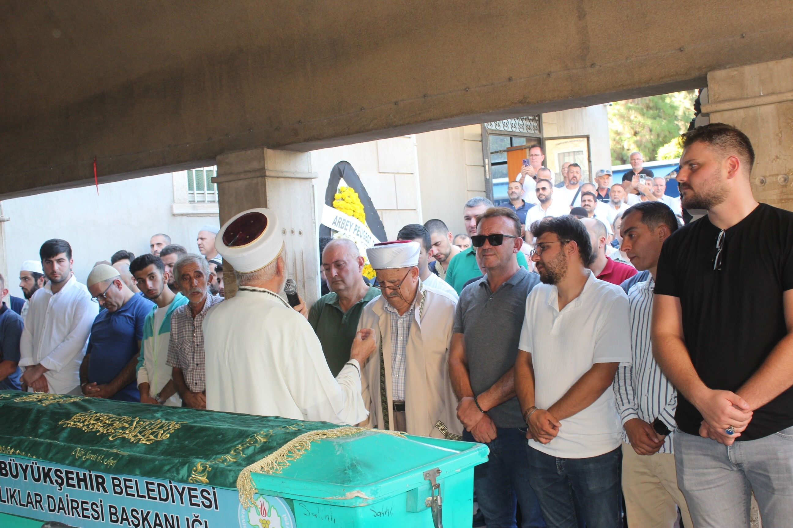 İmam Baba, Oğlunun Cenaze Namazını Kıldırdı (3)