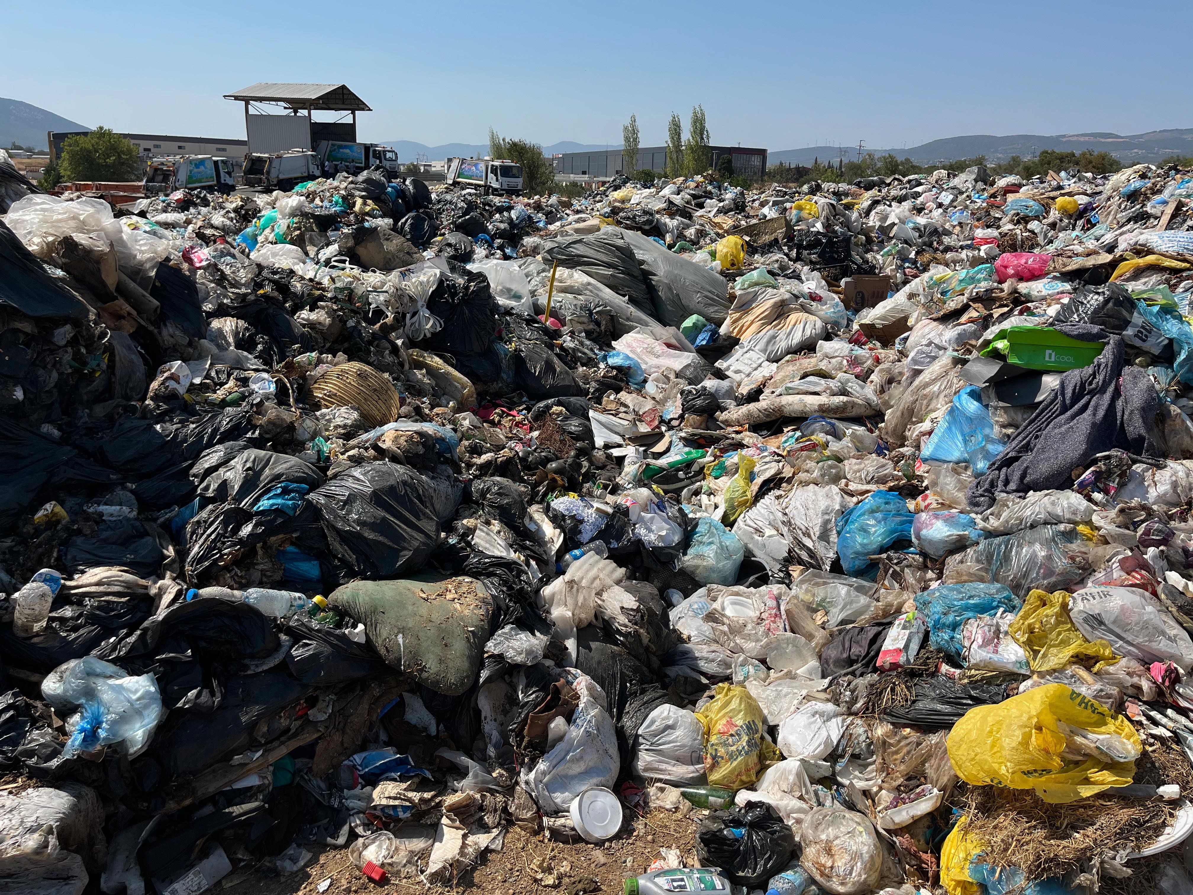 İzmir'de Çöpten Sıradağları (4)