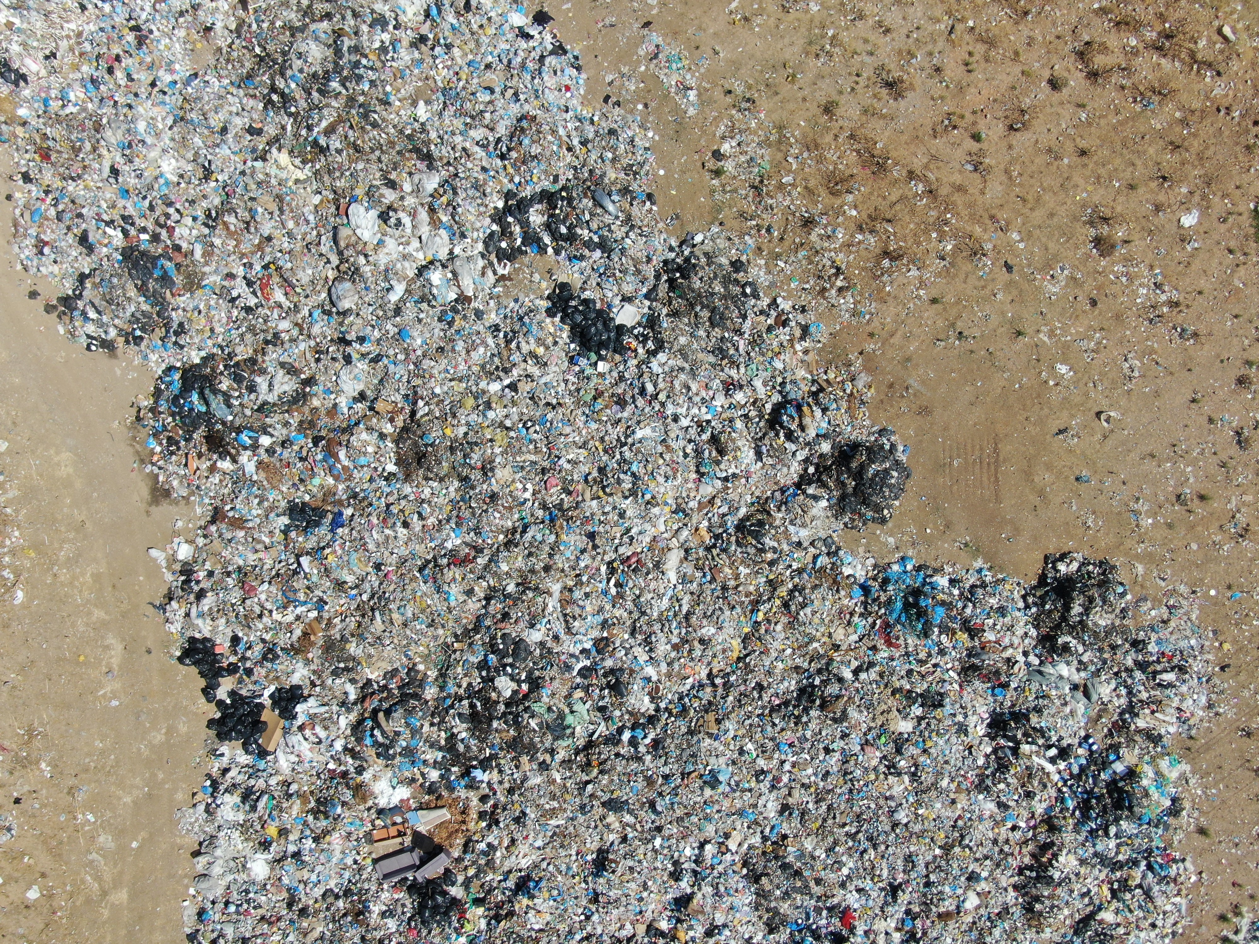 İzmir'de Çöpten Sıradağları