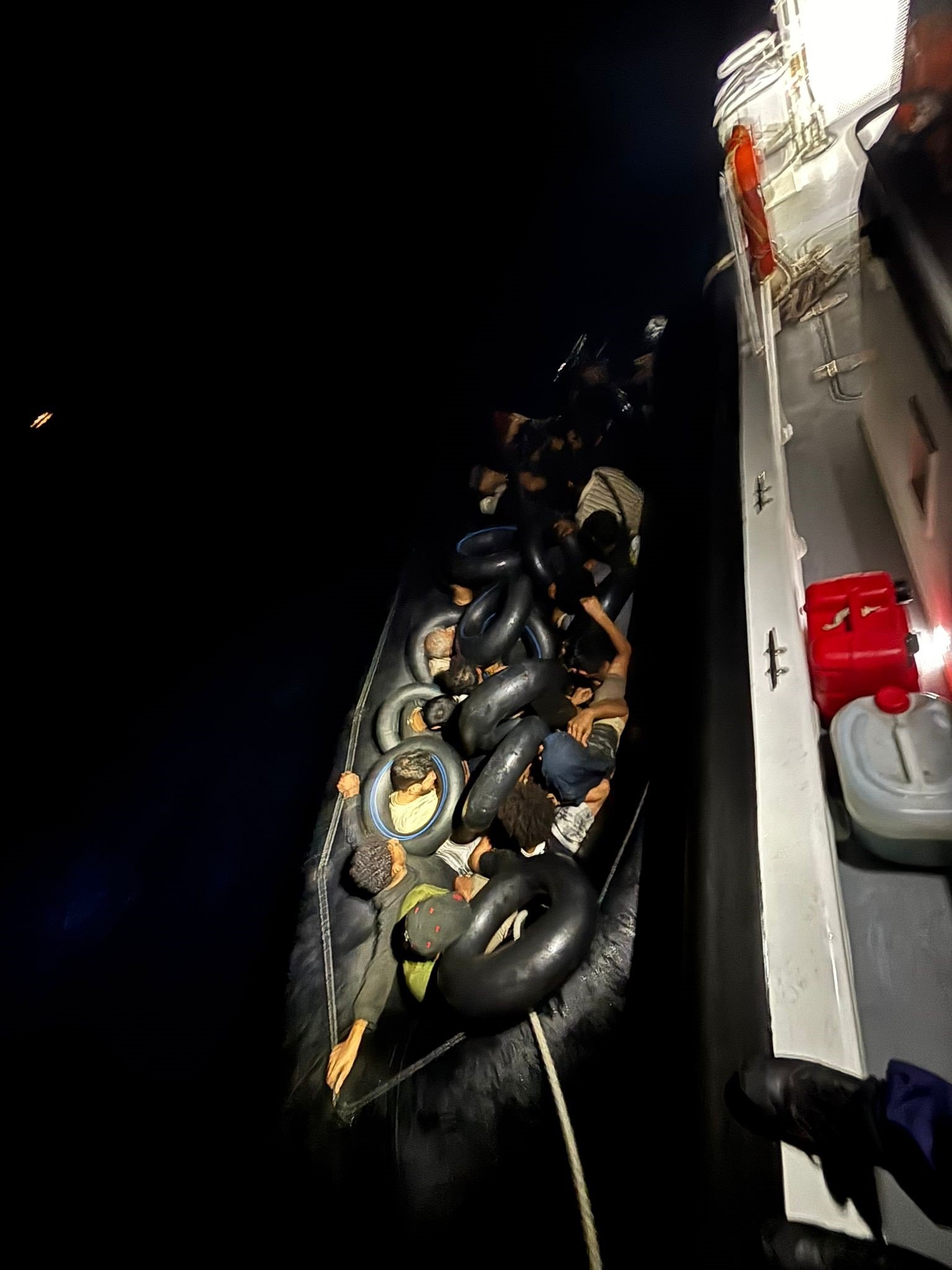 Jandarma Ekipleri Hem Yakaladı Hem De Kurtardı (5)