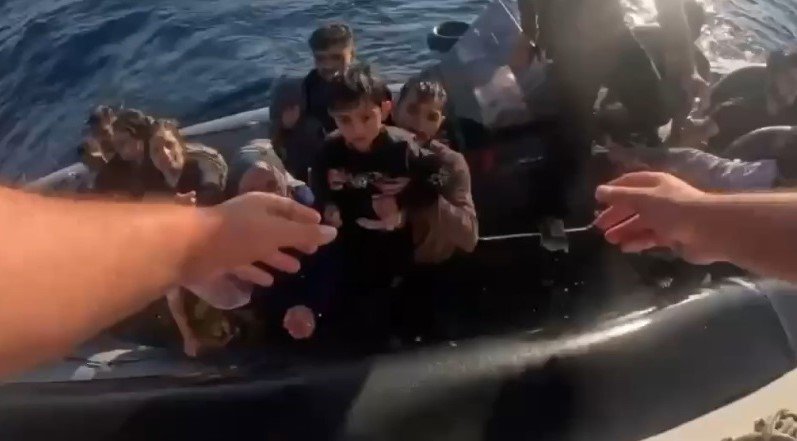 Jandarma Ekipleri Hem Yakaladı Hem De Kurtardı