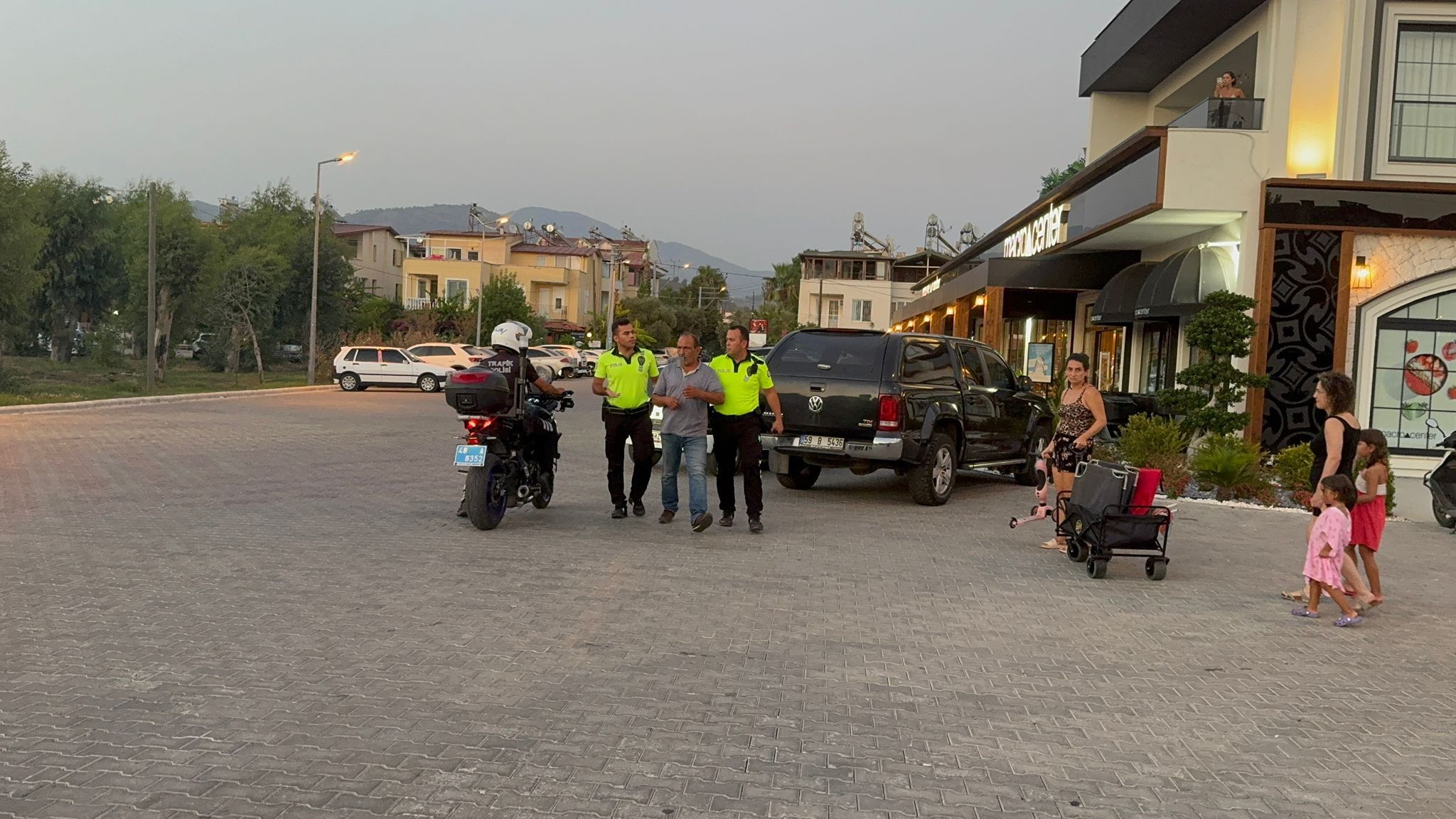 Kadını Son Anda Vatandaşlar Kurtardı (5)