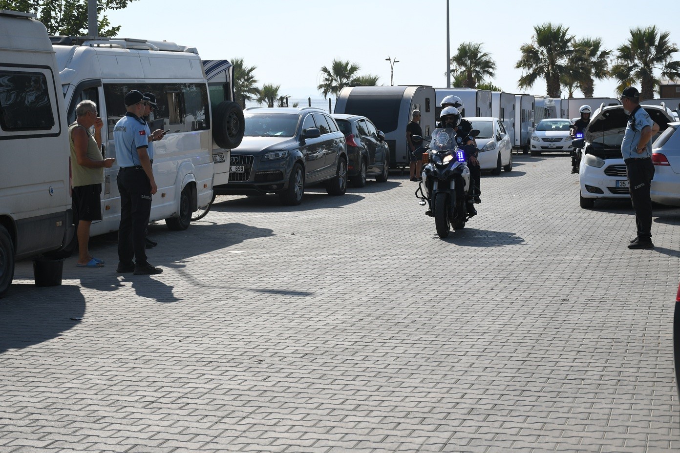 Kuşadası’nda Zabıta Ekiplerinden Çadır Ve Karavan Denetimi (7)