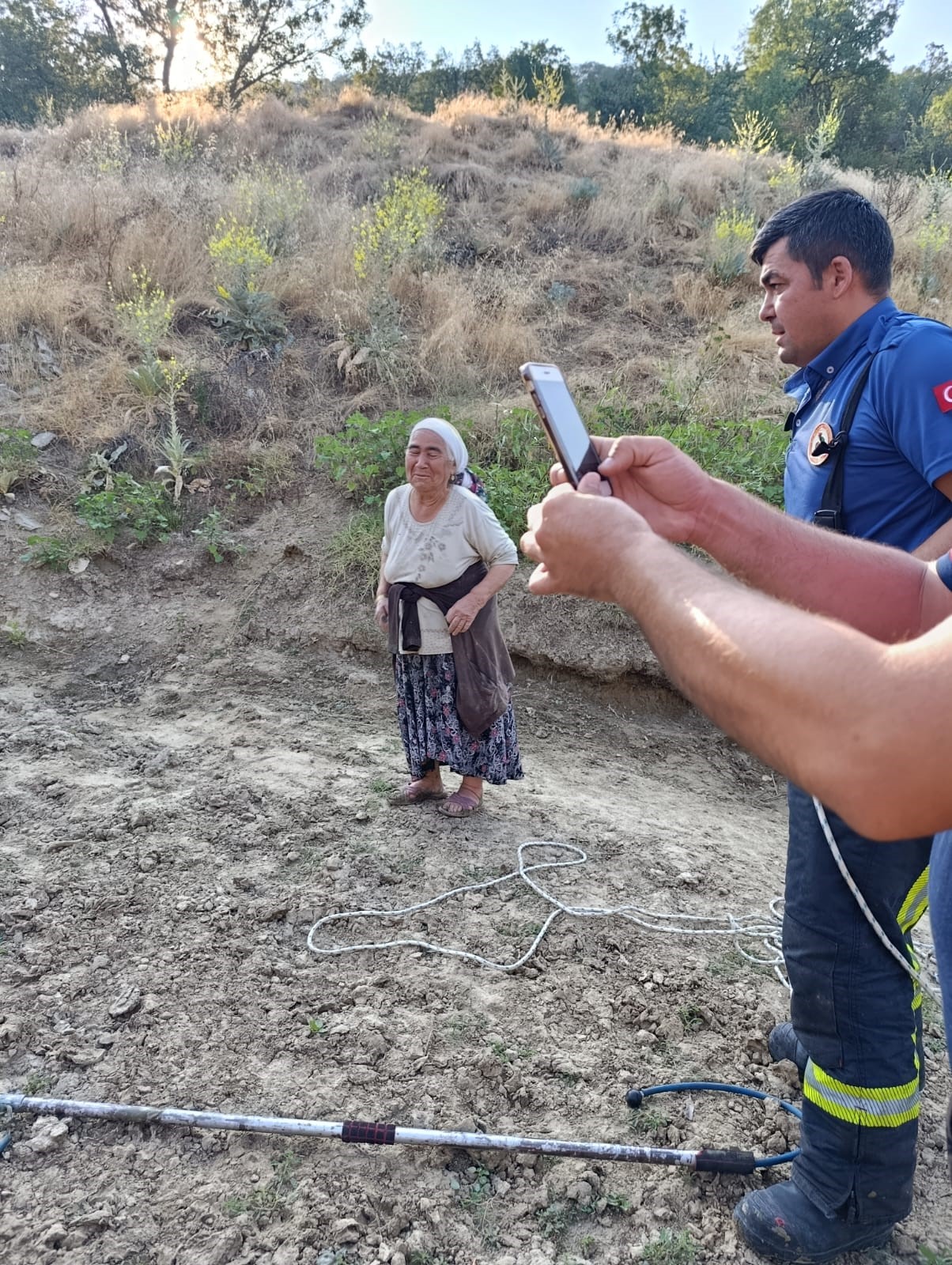 Kuzusu Balçığa Saplandı, Kurtarılınca Gözyaşlarına Boğuldu (2)