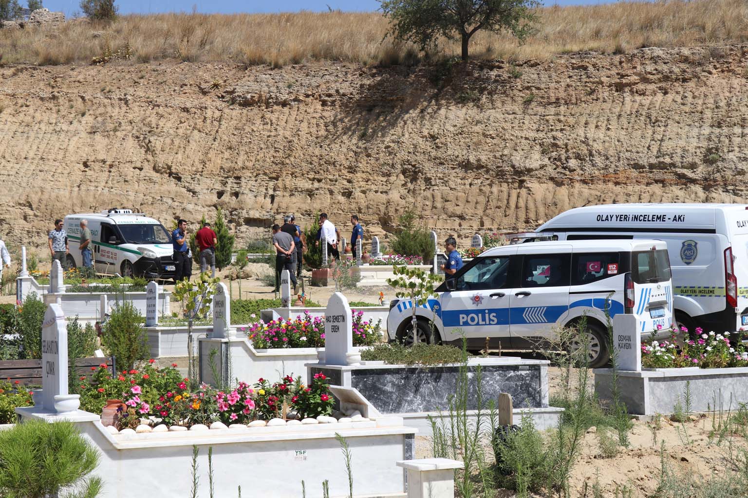 Mezarlıkta Yaşayan Adam, Mezarcılar Tarafından Ölü Bulundu (4)