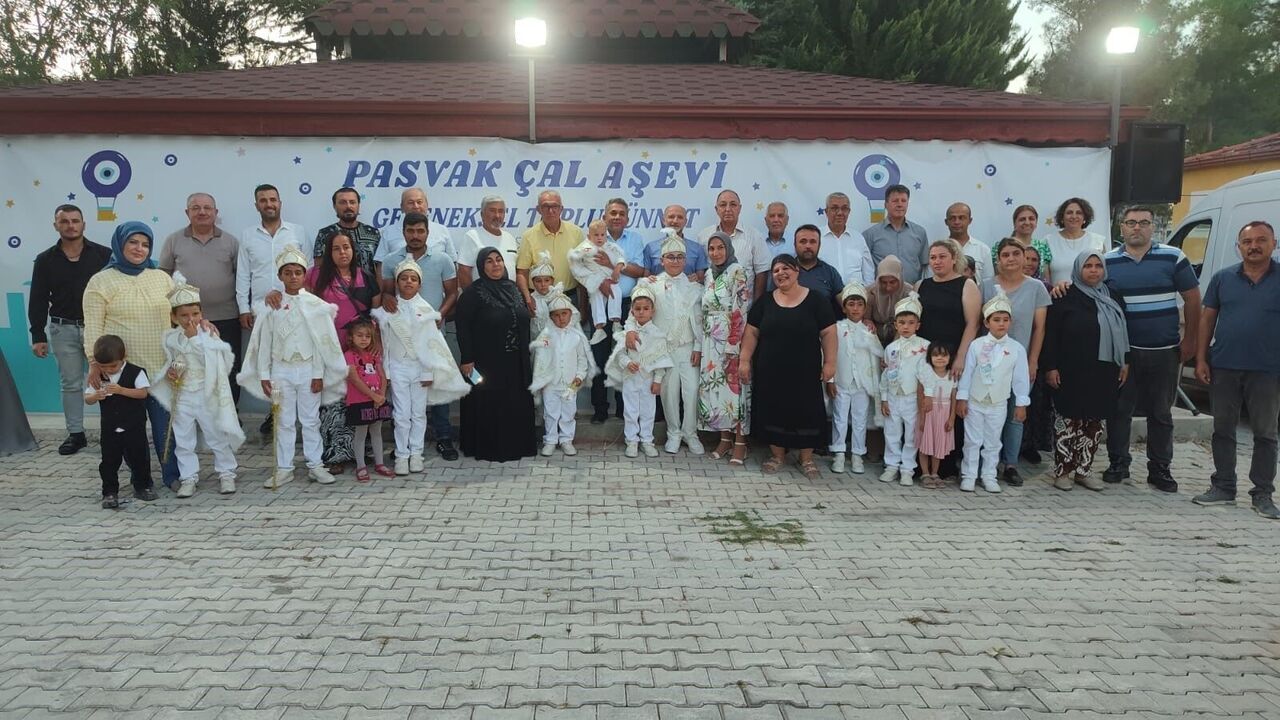 11 Çocuk Erkekliğe Ilk Adımlarını Birlikte Attı (2)