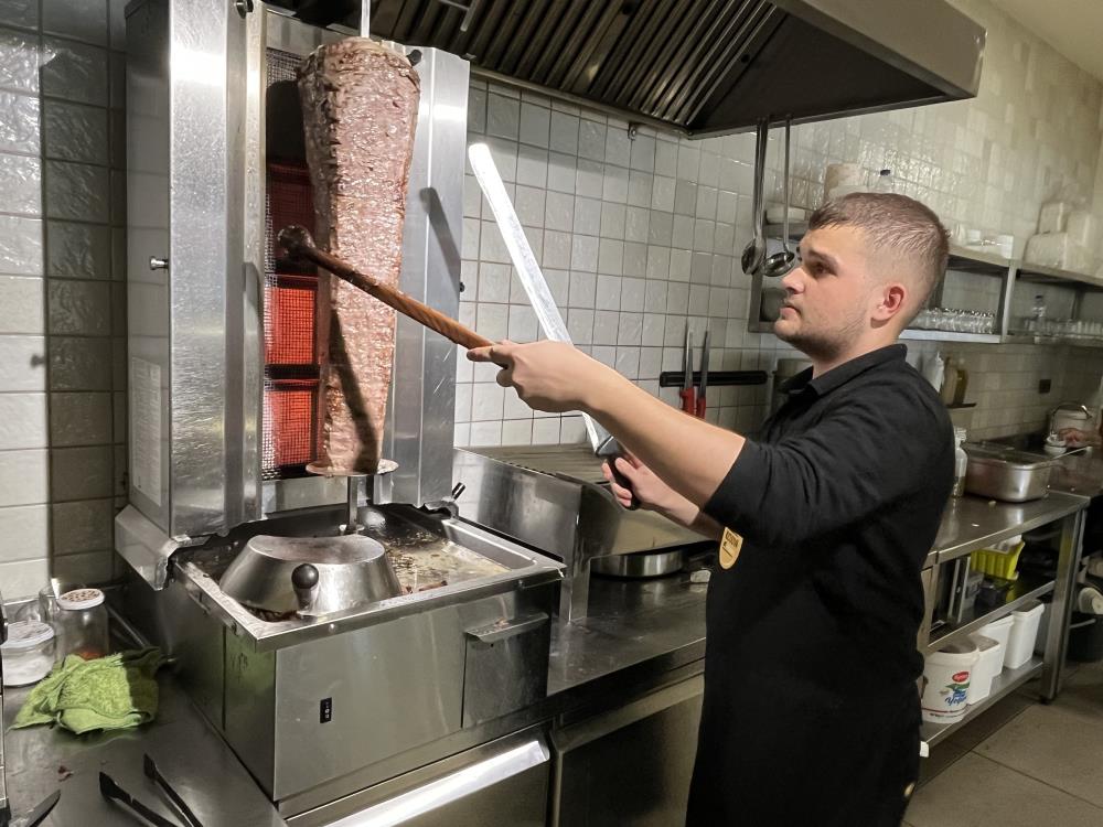 17 Yaşında 30 Çeşit Yemek Çıkartıyor