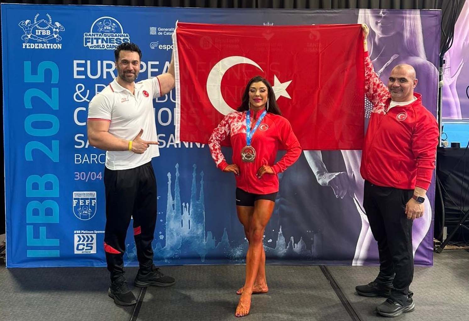 26 Yaşındaki Kadın Türkiye’yi Temsil Ediyor (5)-1