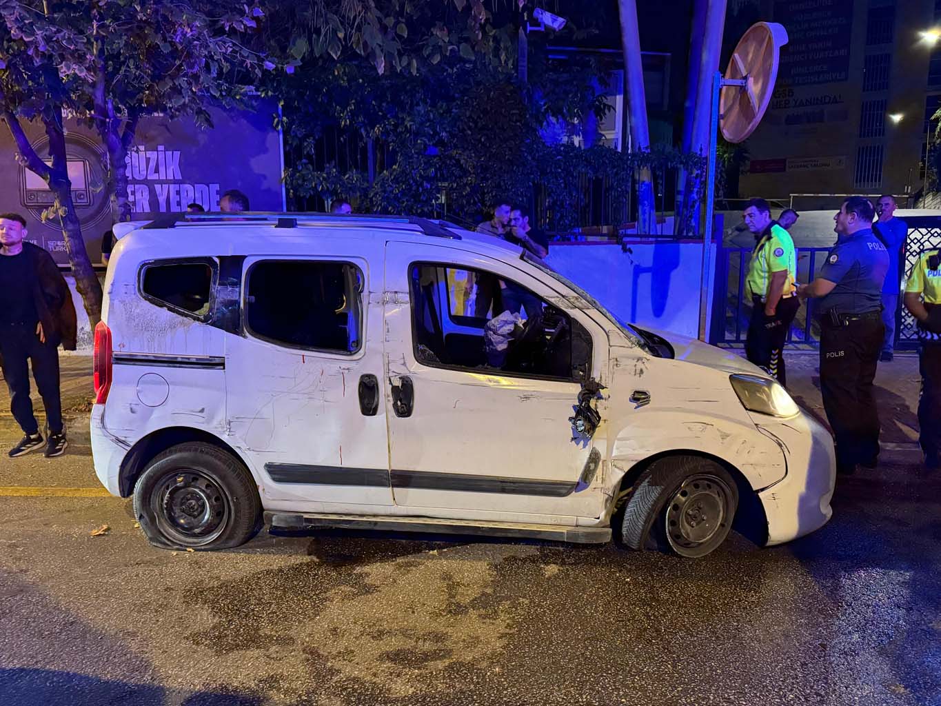 4 Yaralı, 2 Firar Var