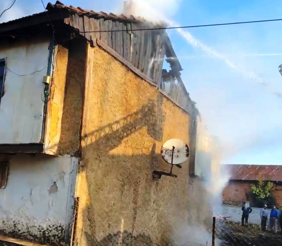 Ahşap Evde Yangın Çıktı, Küle Döndü (4)