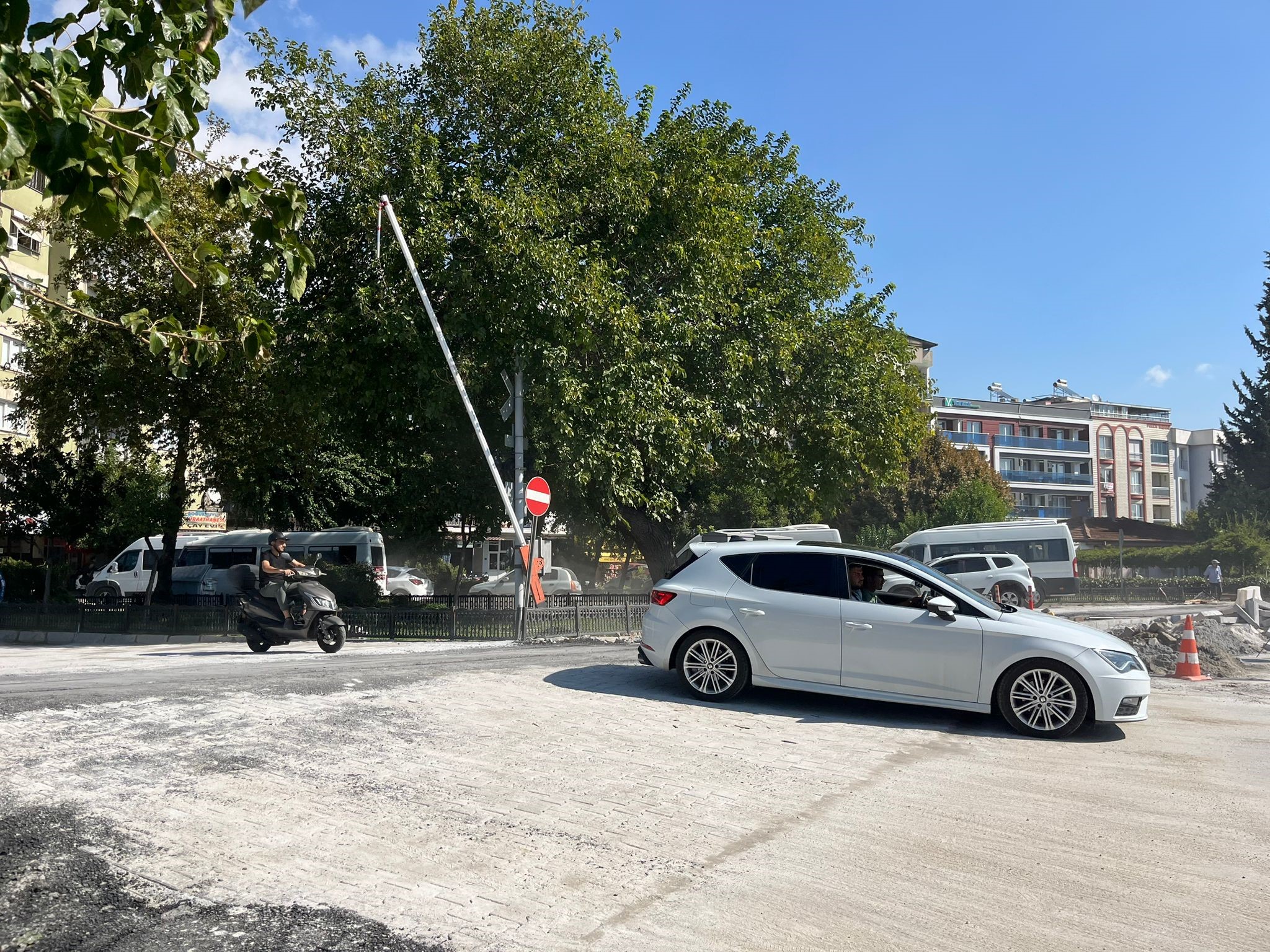 Aydın Efeler’de Soğukkuyu Hemzemin Geçidi Trafiğe Açıldı (2)