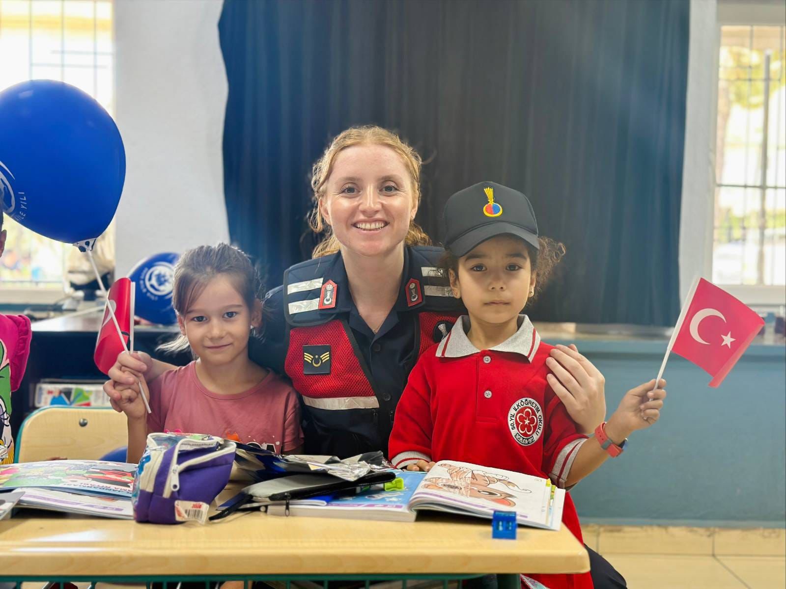 Aydın Jandarması Öğrencilere Türk Bayrağı Dağıttı (2)
